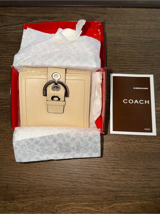 Coach Handbags - Vintage Coach SoHo Wallet Cream Tan Leather Silver buckle NEW deadstock